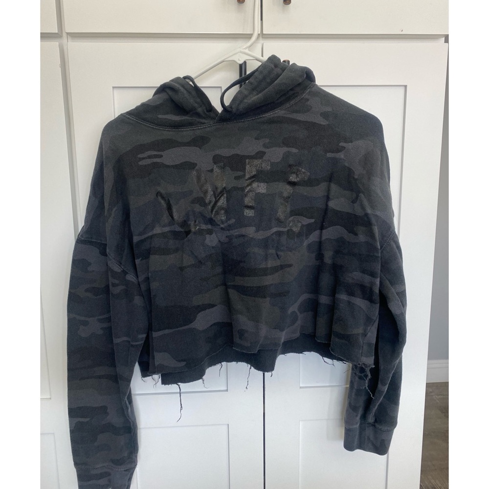 LVFT black crop sweater